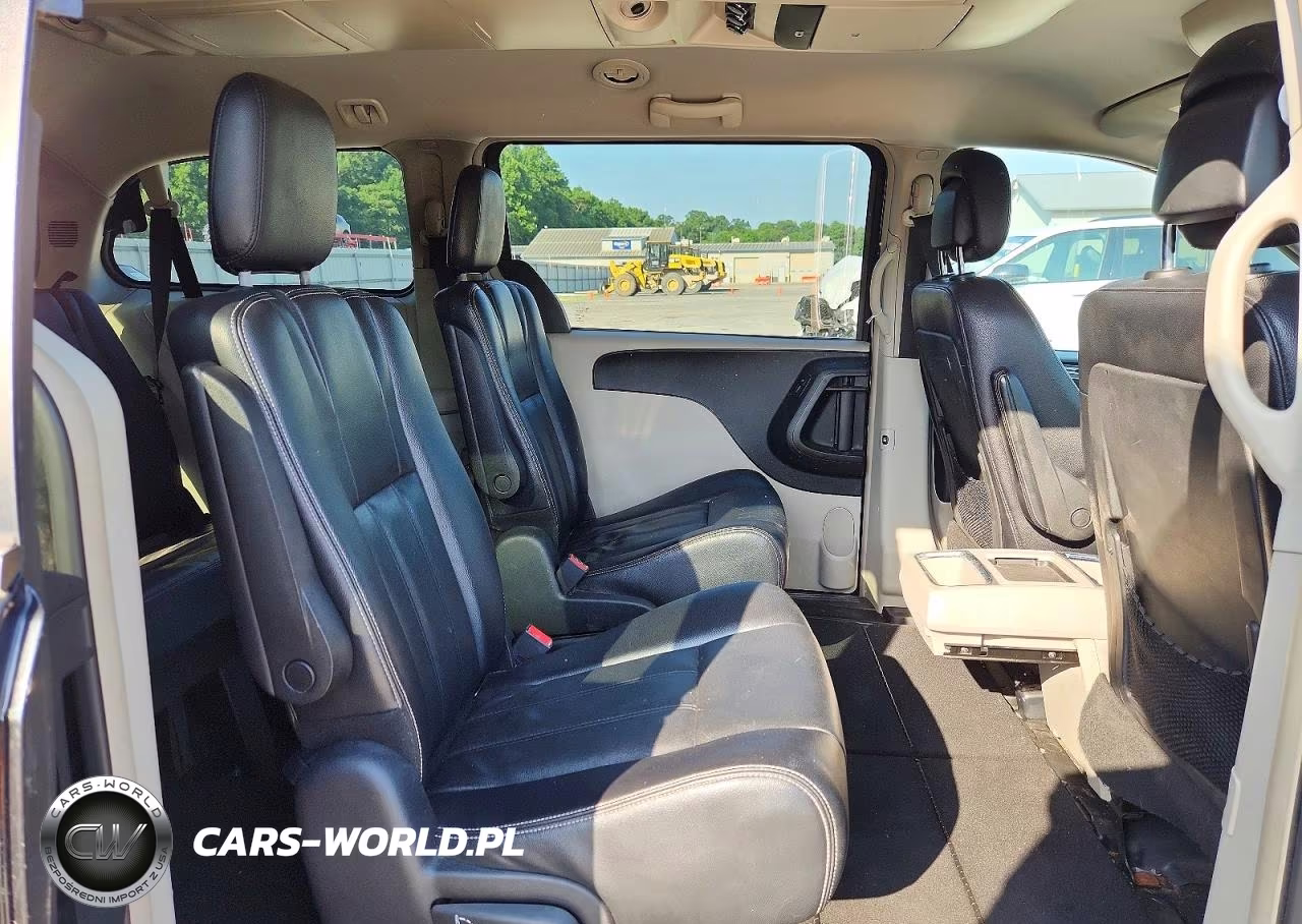 2013 Chrysler Town & Country Touring VIN:2C4RC1BG9DR692706 - 11