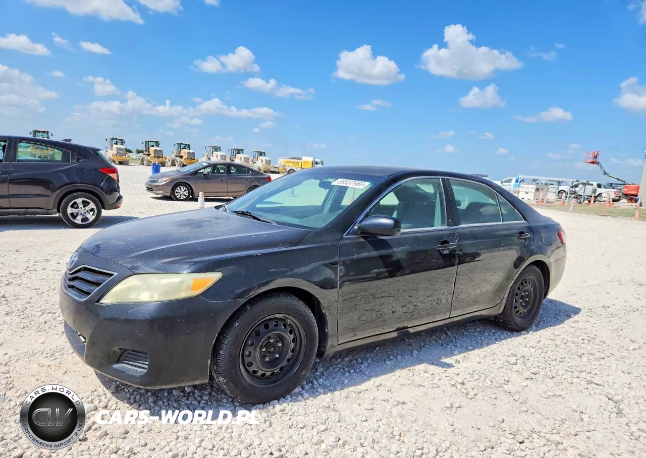 2010 Toyota Camry Le – zdjęcie 1 z 12