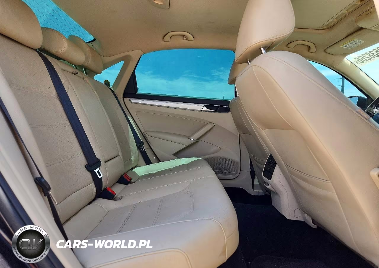 2019 Volkswagen Passat Wolfsburg VIN:1VWLA7A3XKC009735 - 10
