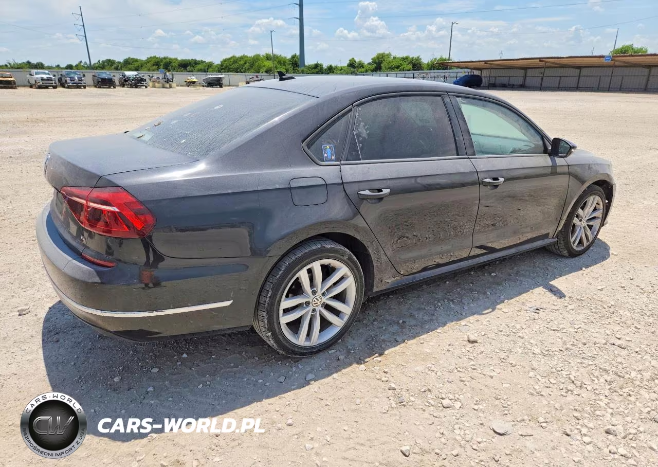 2019 Volkswagen Passat Wolfsburg VIN:1VWLA7A3XKC009735 - 3