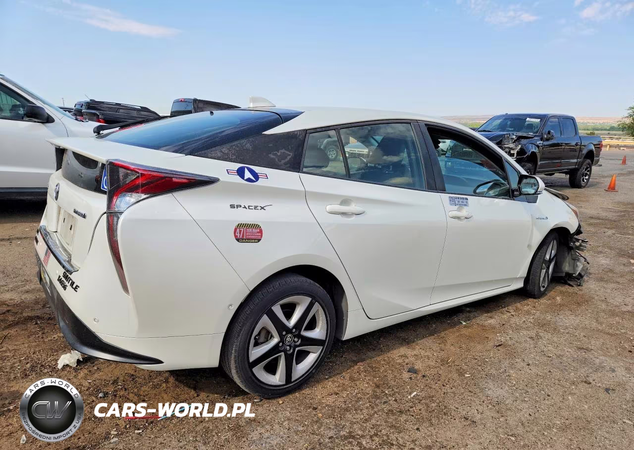2016 Toyota Prius Four Touring VIN:JTDKARFU2G3521170 - 3