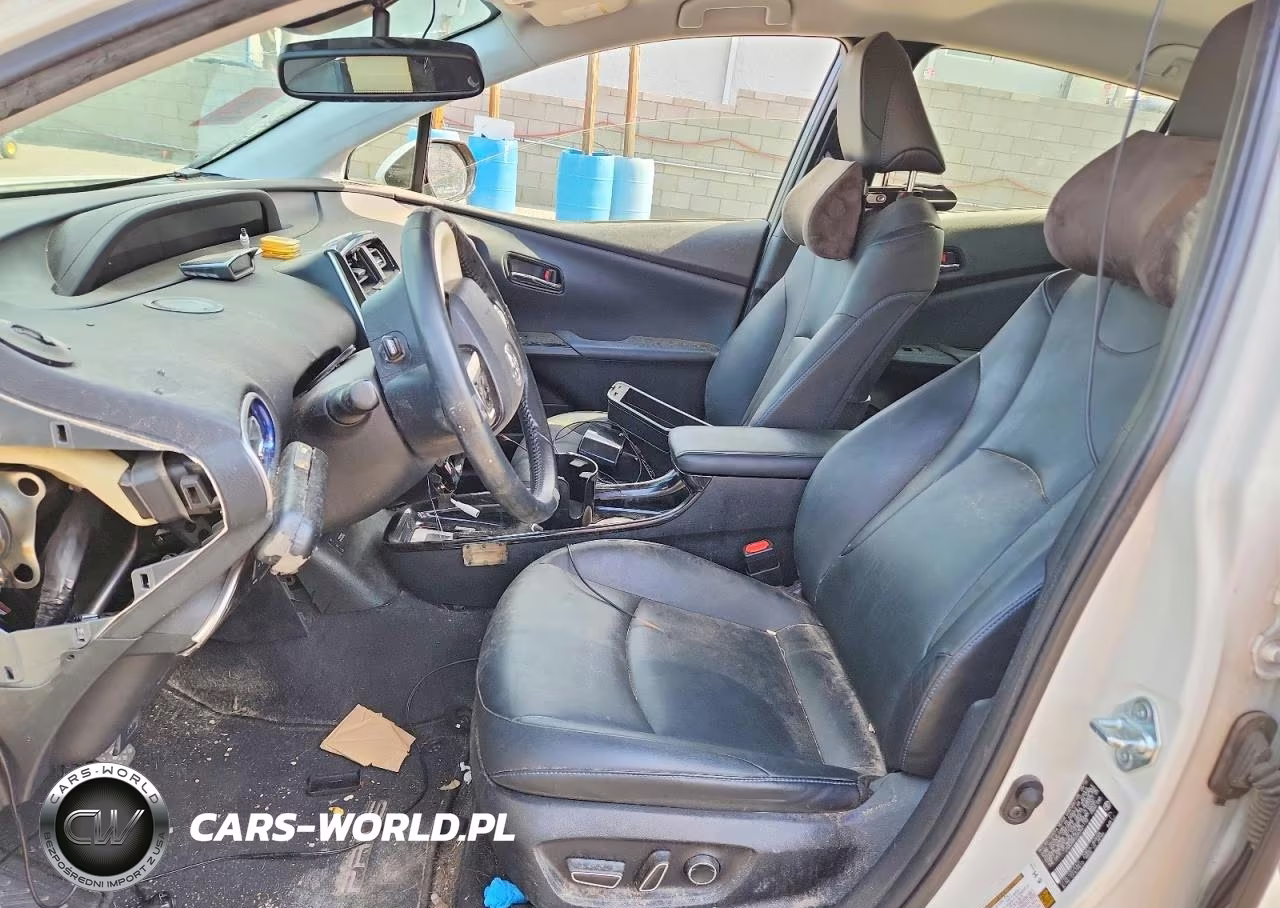 2016 Toyota Prius Four Touring VIN:JTDKARFU2G3521170 - 7
