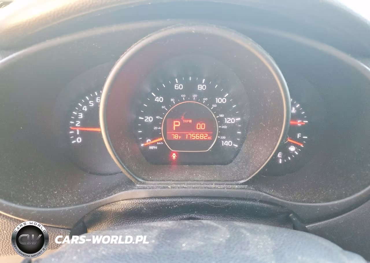 2014 Kia Soul + VIN:KNDJP3A57E7057290 - 9