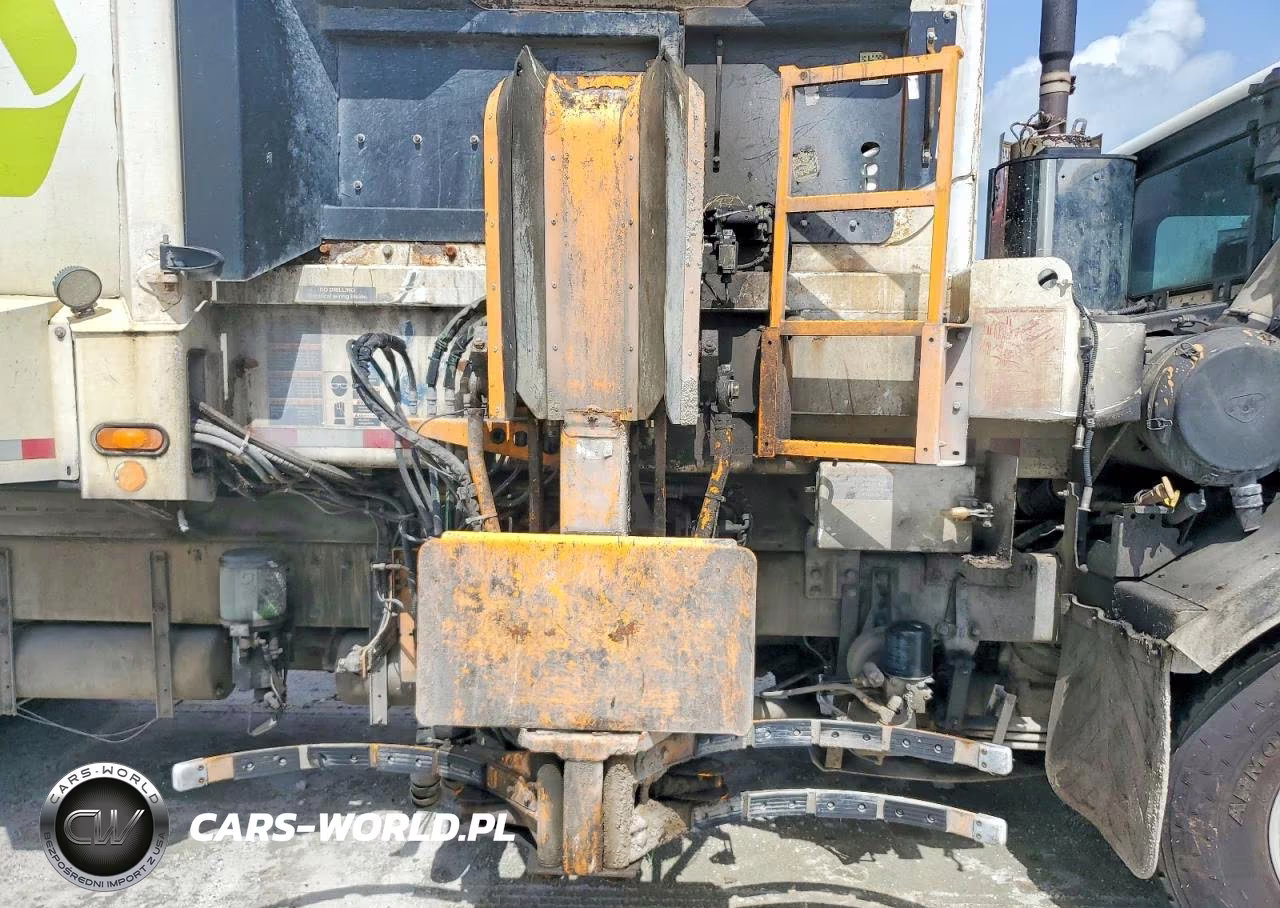 2019 Peterbilt 520 Refuse Truck VIN:3BPDLJ0X1KF103041 - 12