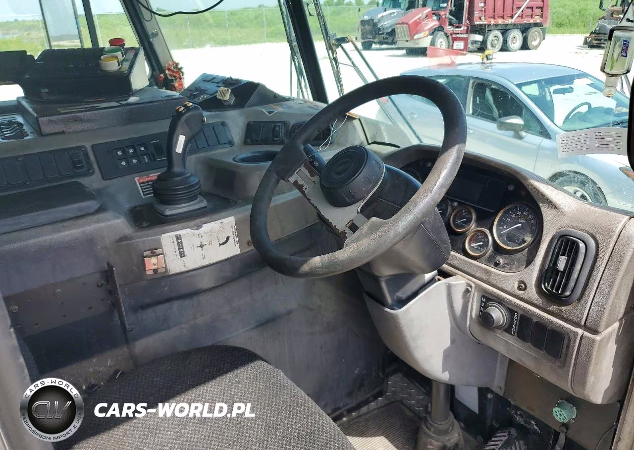 2019 Peterbilt 520 Refuse Truck VIN:3BPDLJ0X1KF103041 - 8