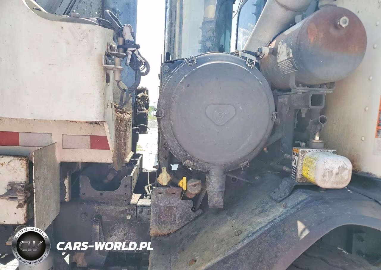 2019 Peterbilt 520 Refuse Truck VIN:3BPDLJ0X2KF103016 - 10