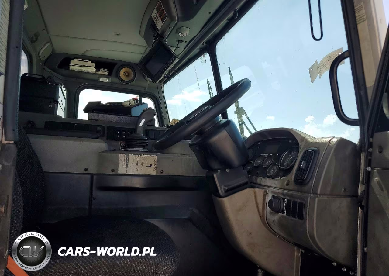 2019 Peterbilt 520 Refuse Truck VIN:3BPDLJ0X2KF103016 - 7