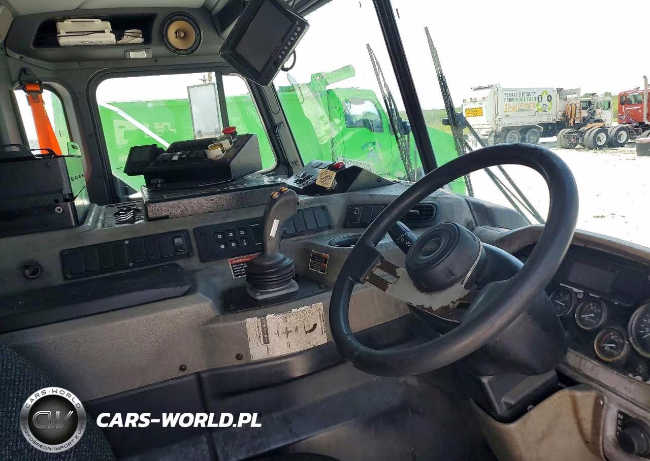 2019 Peterbilt 520 Refuse Truck VIN:3BPDLJ0X2KF103016 - 8