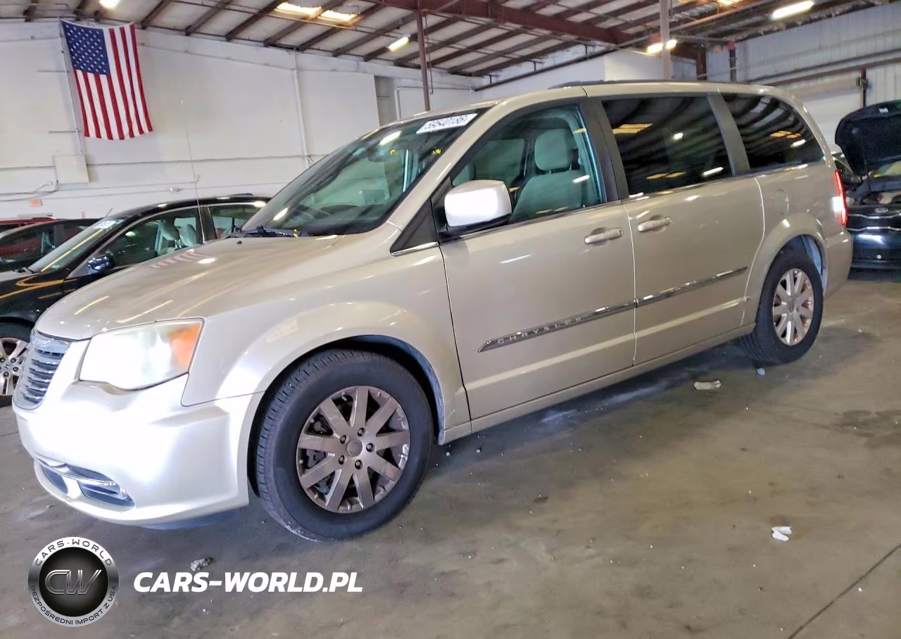 2014 Chrysler Town & Country Touring – zdjęcie 1 z 13