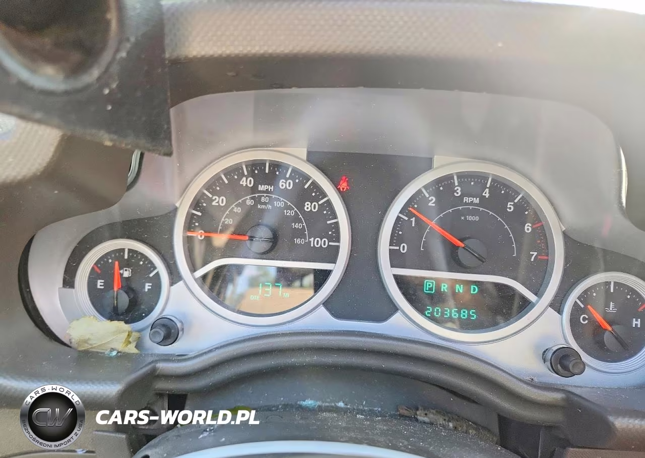 2008 Jeep Wrangler Unlimited Sahara VIN:1J8GA591X8L610544 - 9