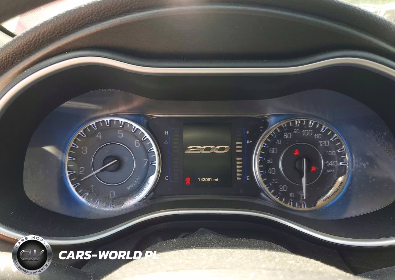 2015 Chrysler 200 Limited VIN:1C3CCCAB0FN700204 - 9