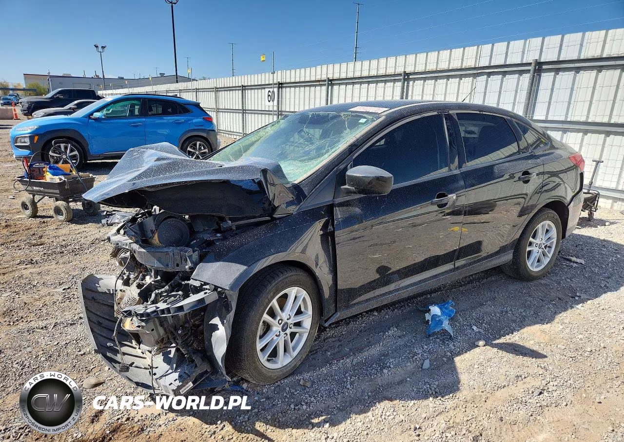 2018 Ford Focus Se VIN:1FADP3F20JL257804 - 1