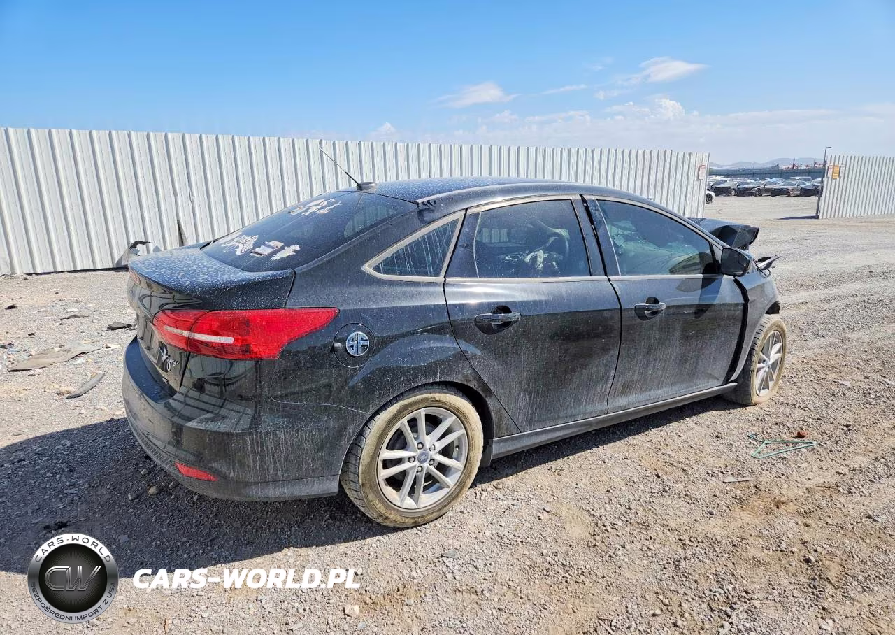 2018 Ford Focus Se VIN:1FADP3F20JL257804 - 3