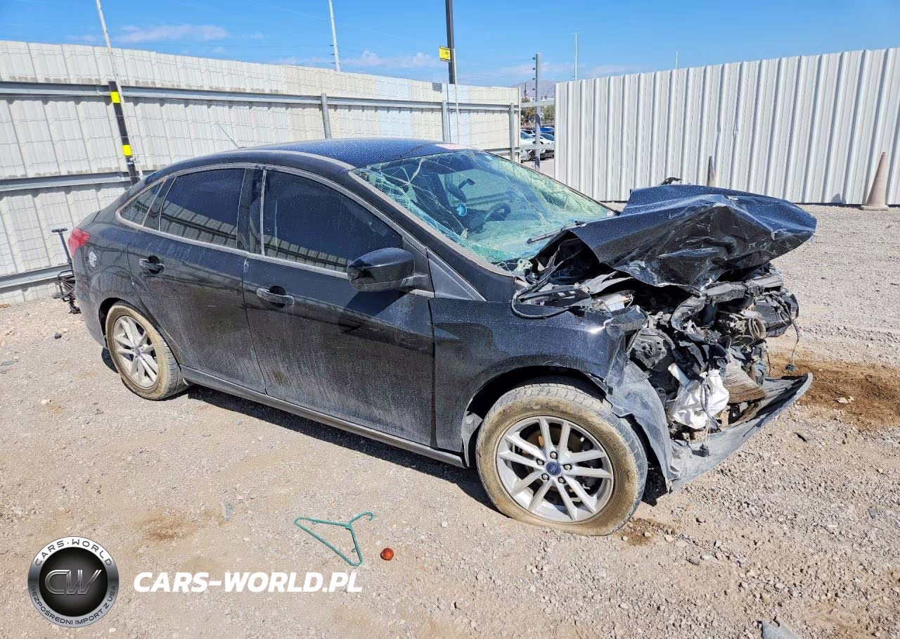 2018 Ford Focus Se VIN:1FADP3F20JL257804 - 4