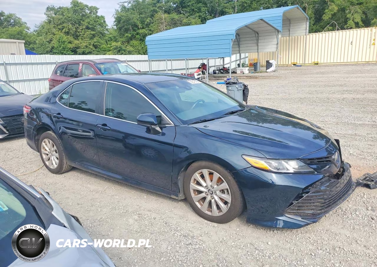 2018 Toyota Camry Le VIN:4T1B11HK6JU517097 - 4