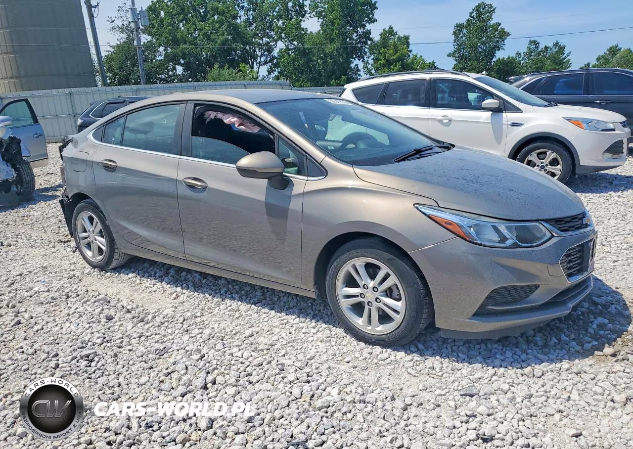 2018 Chevrolet Cruze Lt VIN:1G1BE5SM5J7126007 - 4