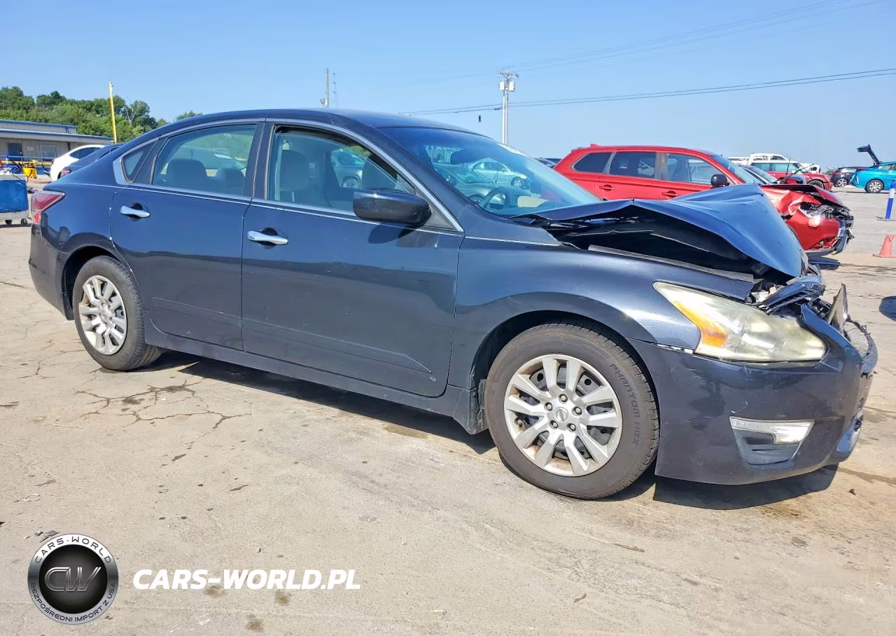 2015 Nissan Altima 2.5 S VIN:1N4AL3AP3FN370465 - 4