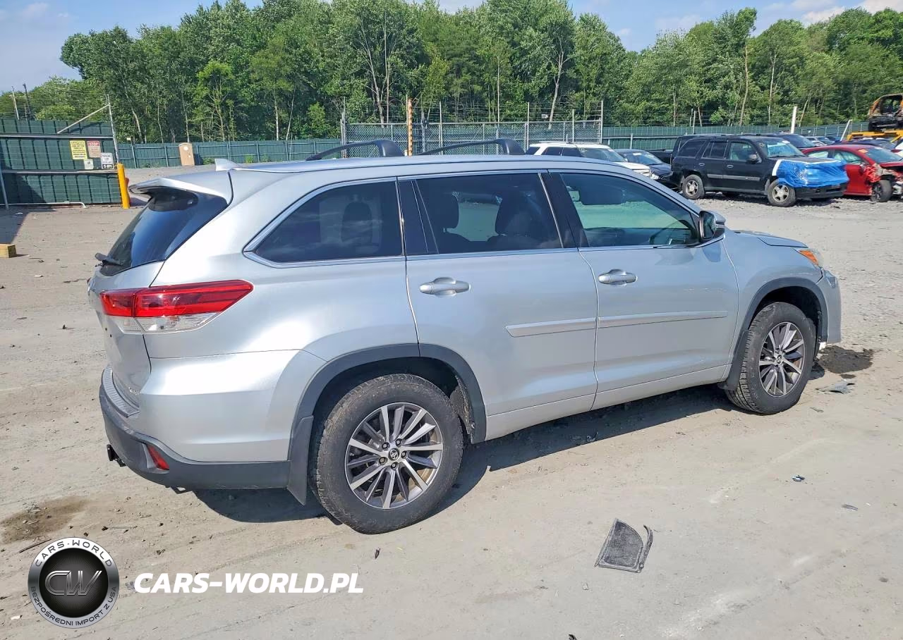 2017 Toyota Highlander Xle VIN:5TDJZRFH7HS457862 - 3