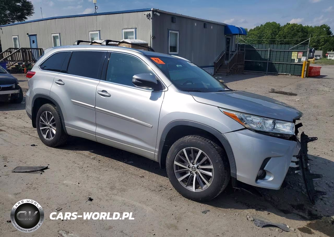 2017 Toyota Highlander Xle VIN:5TDJZRFH7HS457862 - 4