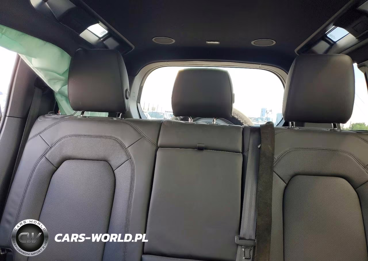 2025 Land Rover Defender 110 X-Dynamic Se VIN:SALE27EU2S2456036 - 10