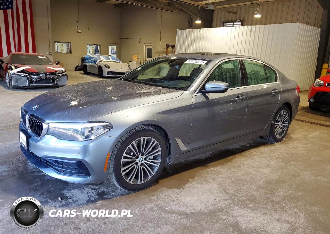 2019 BMW 530 Xi VIN:WBAJA7C55KWW12676 - 1