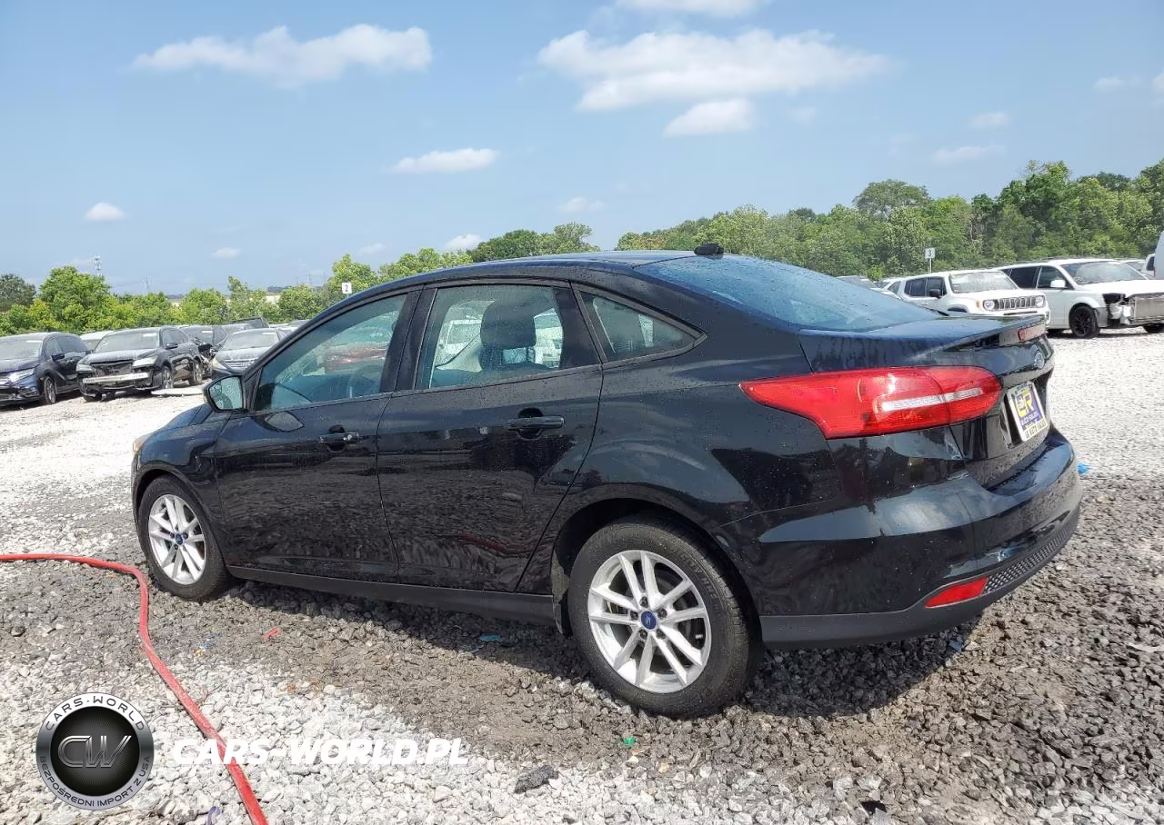 2015 Ford Focus Se VIN:1FADP3F22FL335040 - 2