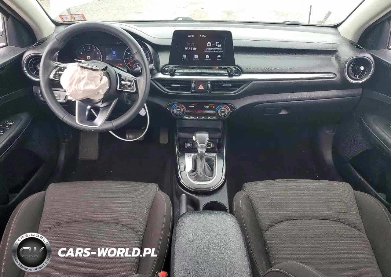 2019 Kia Forte S VIN:3KPF34AD0KE071221 - 8