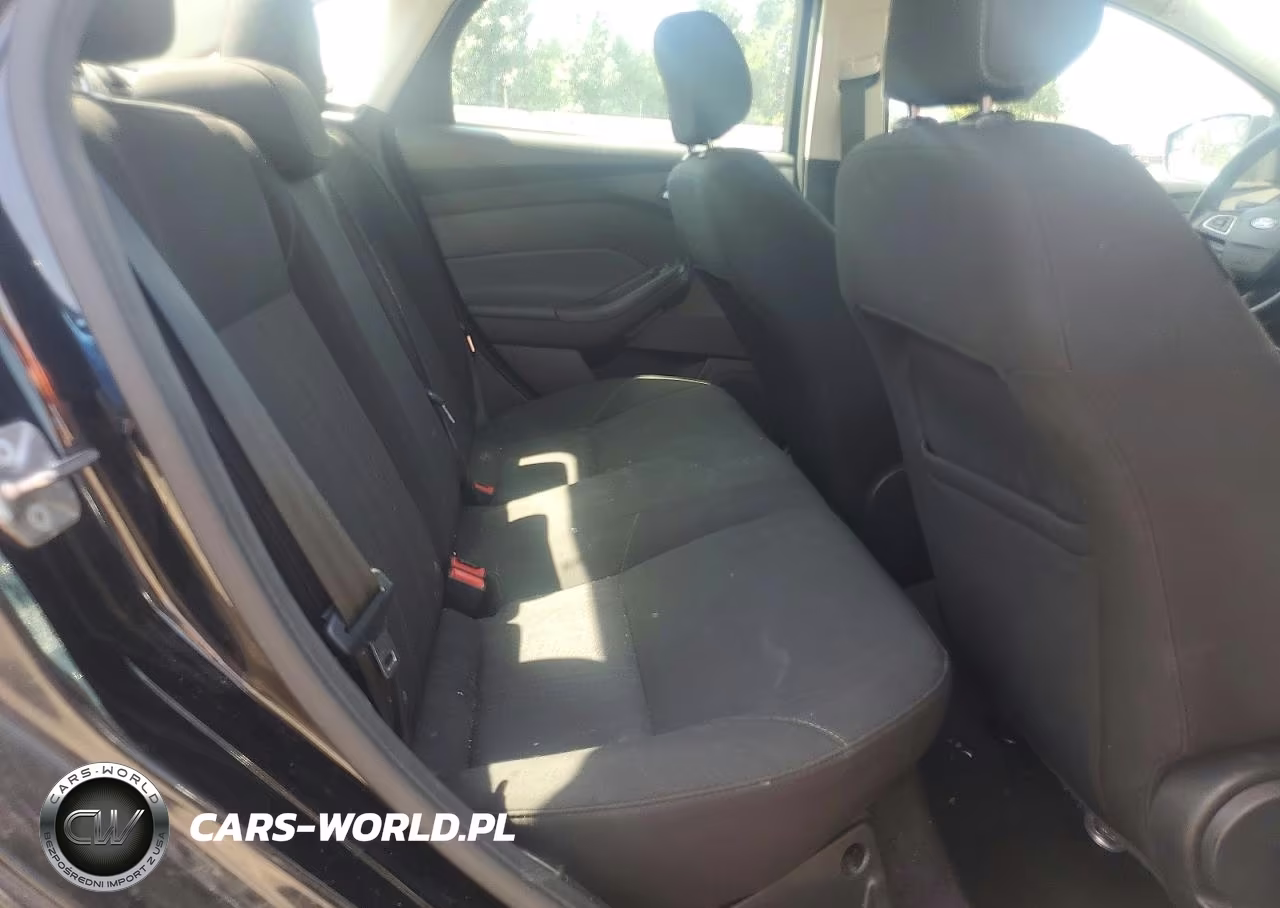 2018 Ford Focus Se VIN:1FADP3F24JL218262 - 10