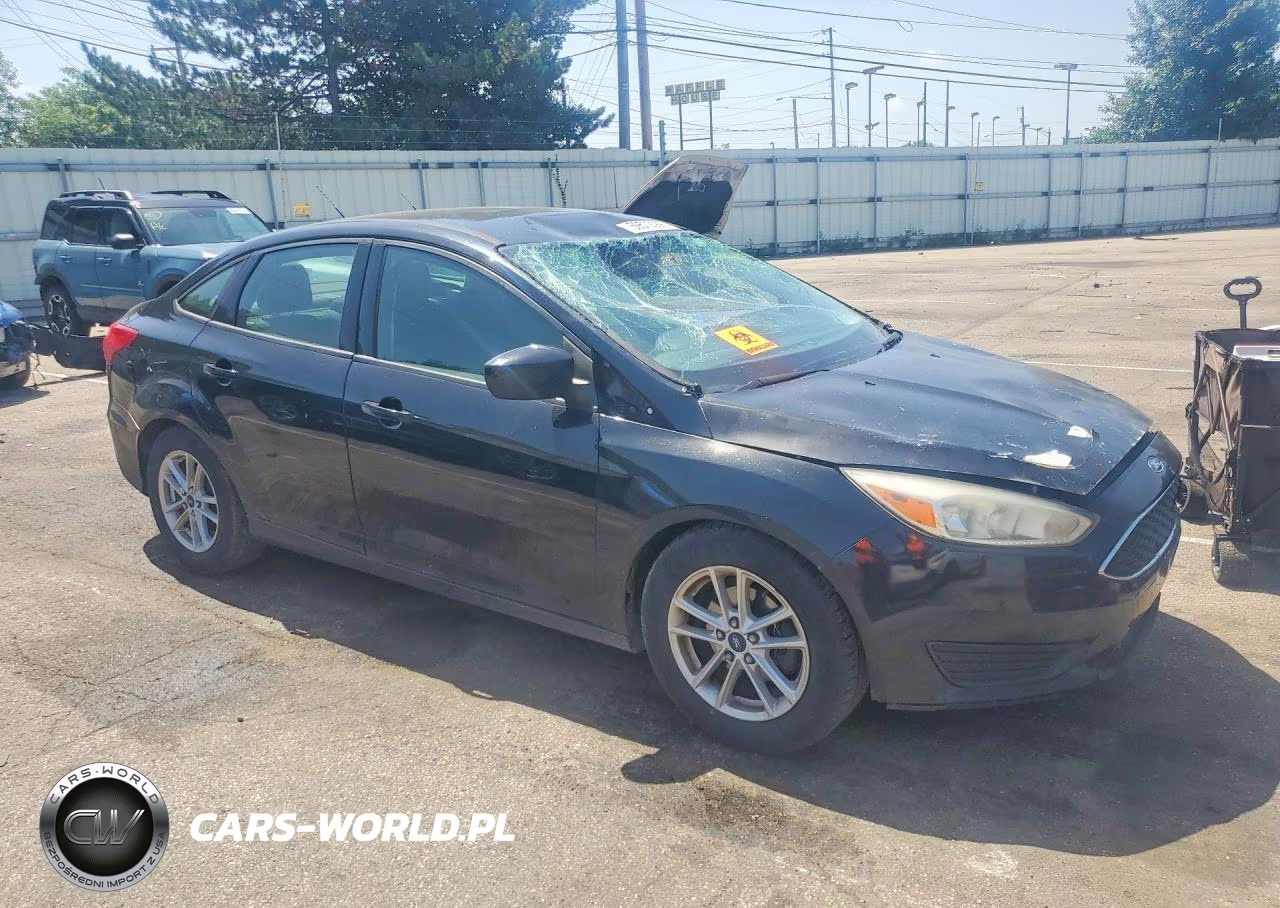 2018 Ford Focus Se VIN:1FADP3F24JL218262 - 4