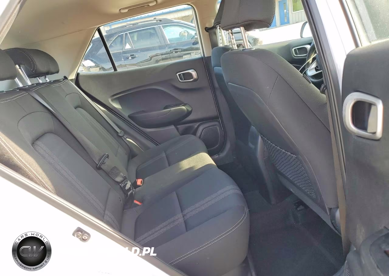 2021 Hyundai Venue Sel VIN:KMHRC8A35MU093954 - 10