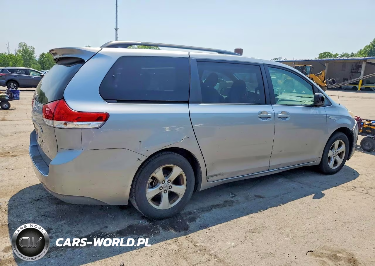 2011 Toyota Sienna Le VIN:5TDKK3DC8BS066997 - 3