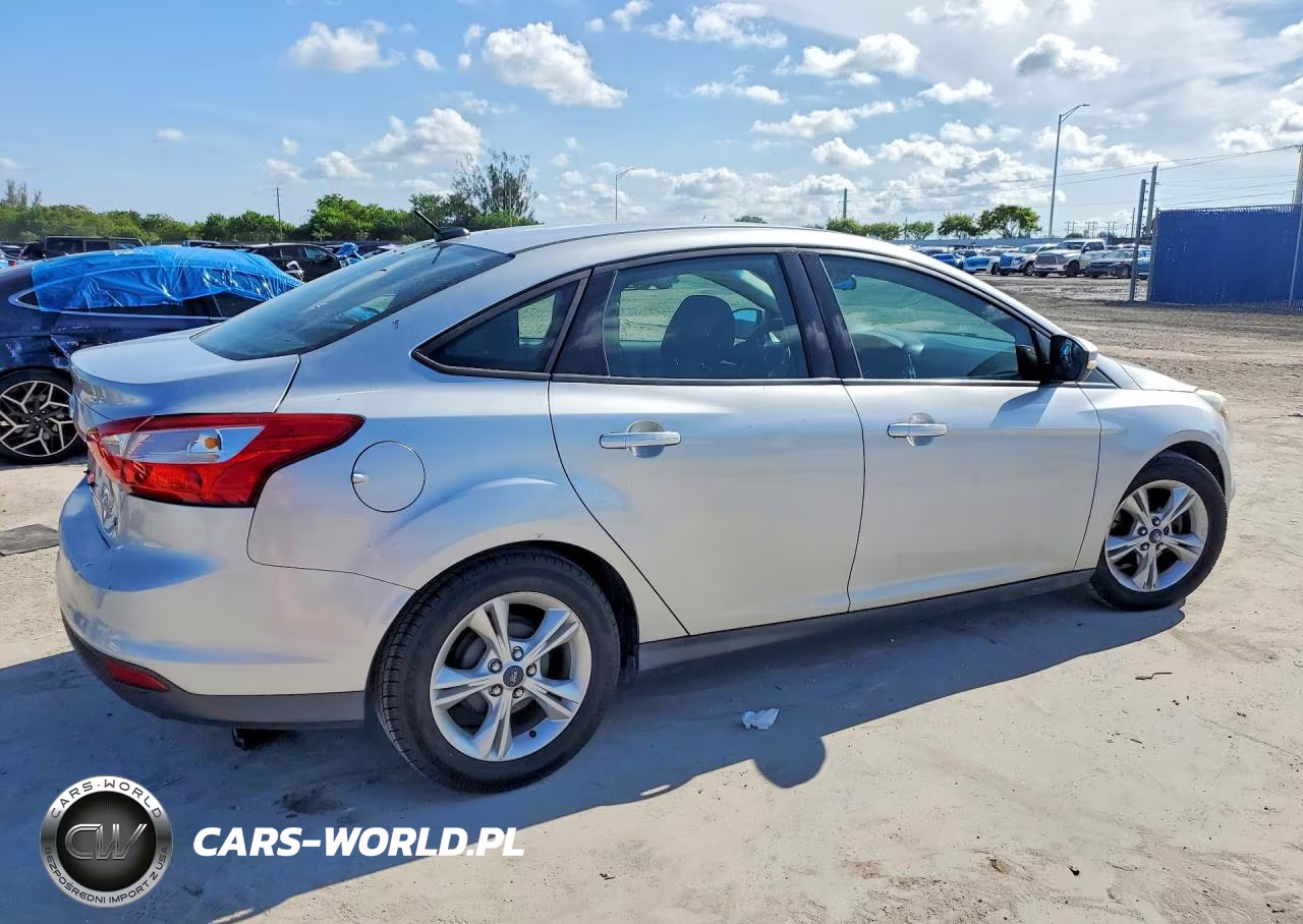2014 Ford Focus Se VIN:1FADP3F24EL455064 - 3