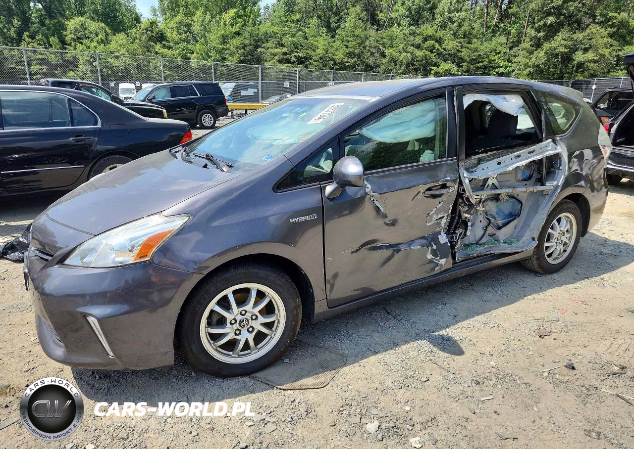 2014 Toyota Prius V Two – zdjęcie 1 z 12