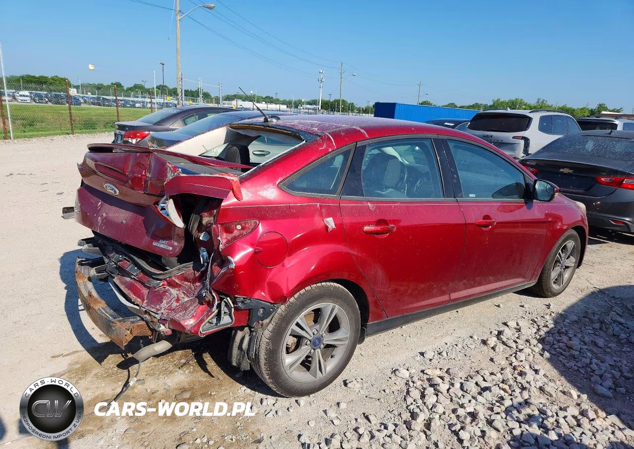 2014 Ford Focus Se VIN:1FADP3F2XEL310904 - 3