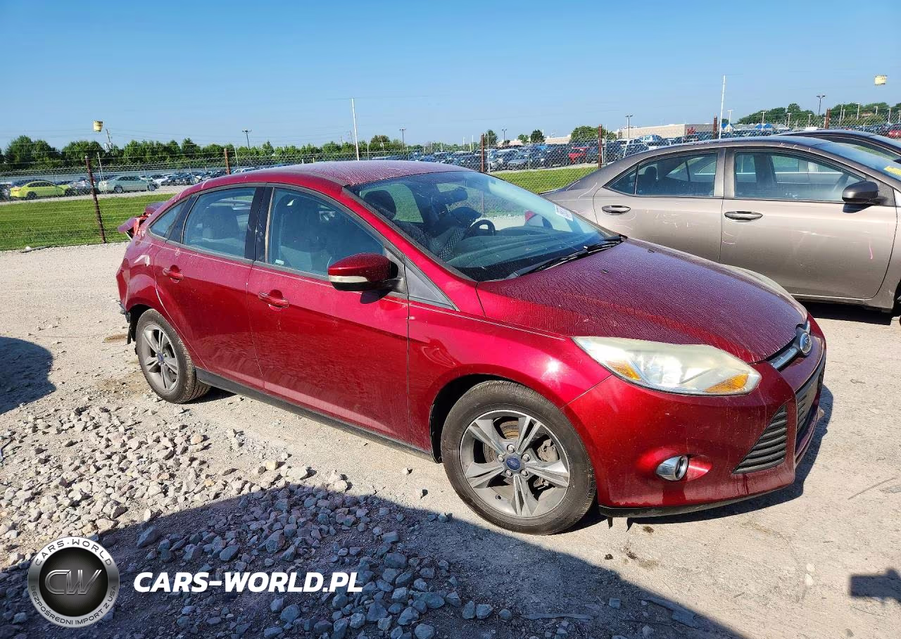 2014 Ford Focus Se VIN:1FADP3F2XEL310904 - 4