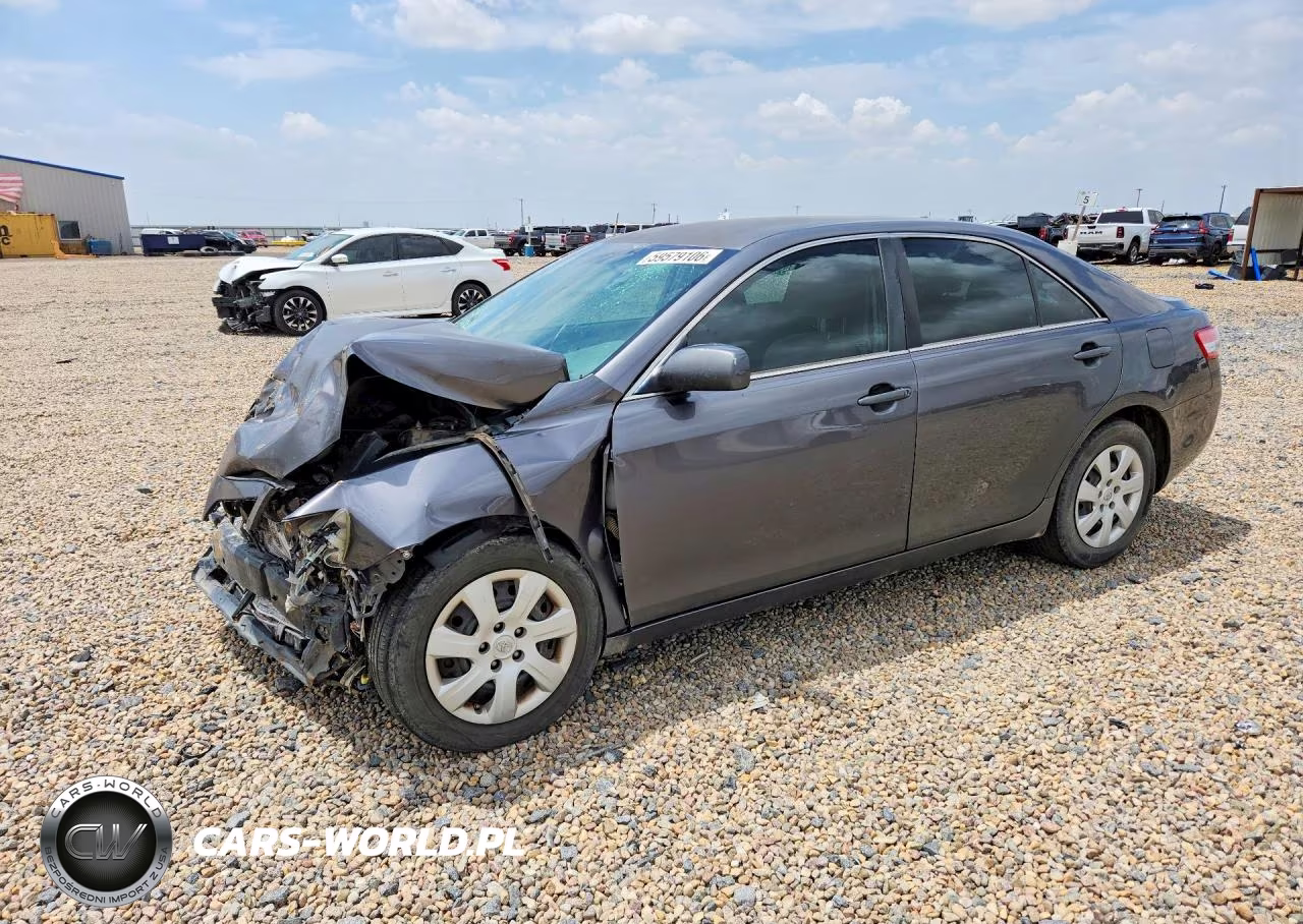 2011 Toyota Camry Le – zdjęcie 1 z 13