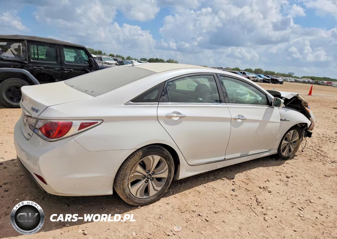 2013 Hyundai Sonata Hybrid VIN:KMHEC4A47DA092449 - 3