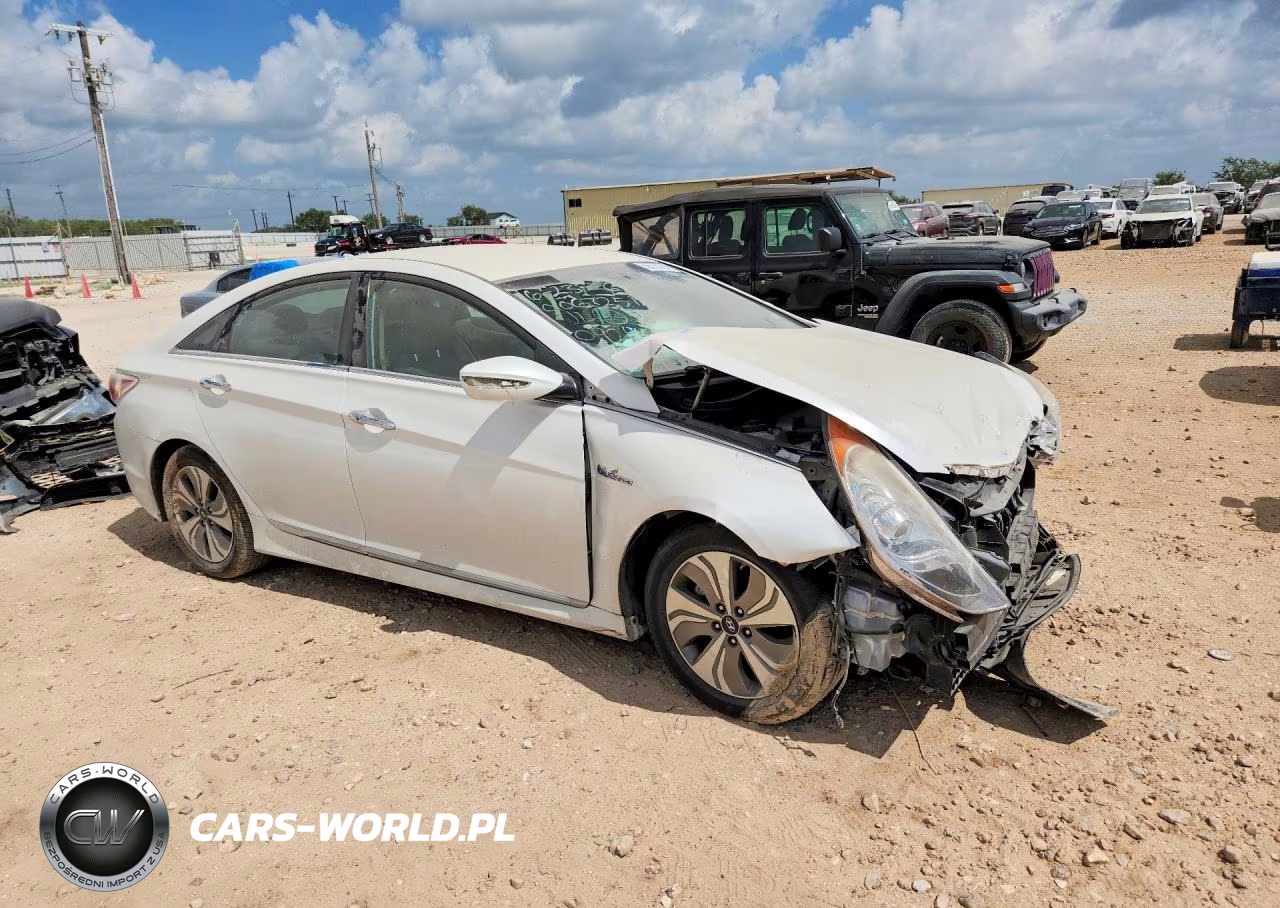 2013 Hyundai Sonata Hybrid VIN:KMHEC4A47DA092449 - 4