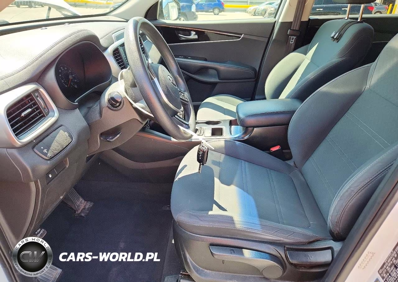 2020 Kia Sorento S VIN:5XYPG4A50LG616422 - 7