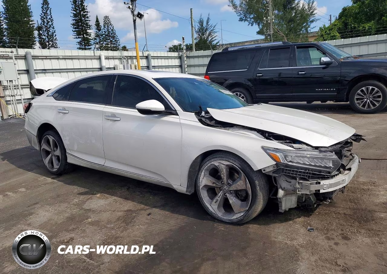 2018 Honda Accord Touring VIN:1HGCV2F99JA028263 - 4