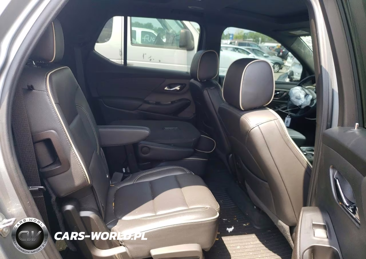 2023 Chevrolet Traverse Premier VIN:1GNEVKKW8PJ135405 - 11