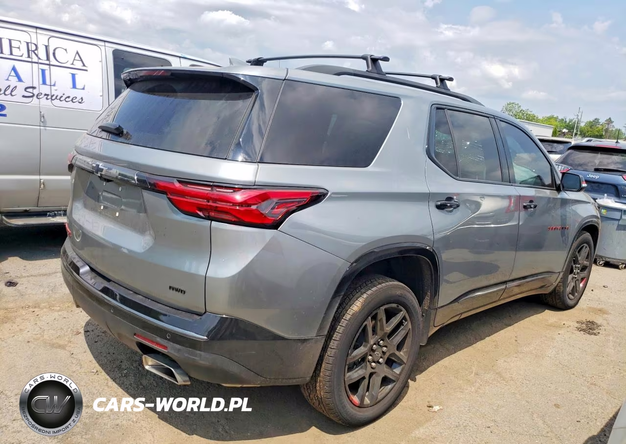2023 Chevrolet Traverse Premier VIN:1GNEVKKW8PJ135405 - 3