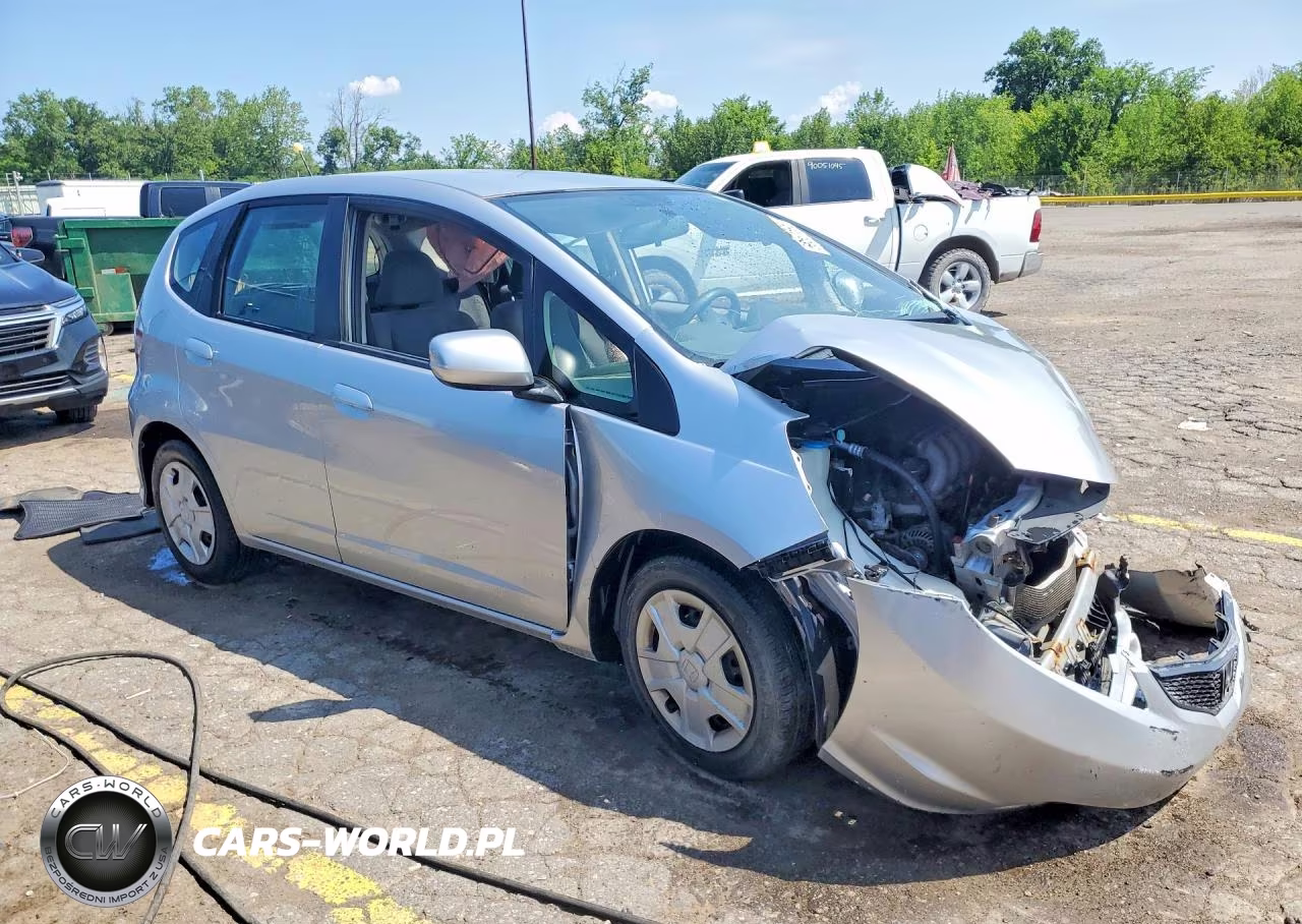 2013 Honda Fit VIN:JHMGE8G3XDC007619 - 4