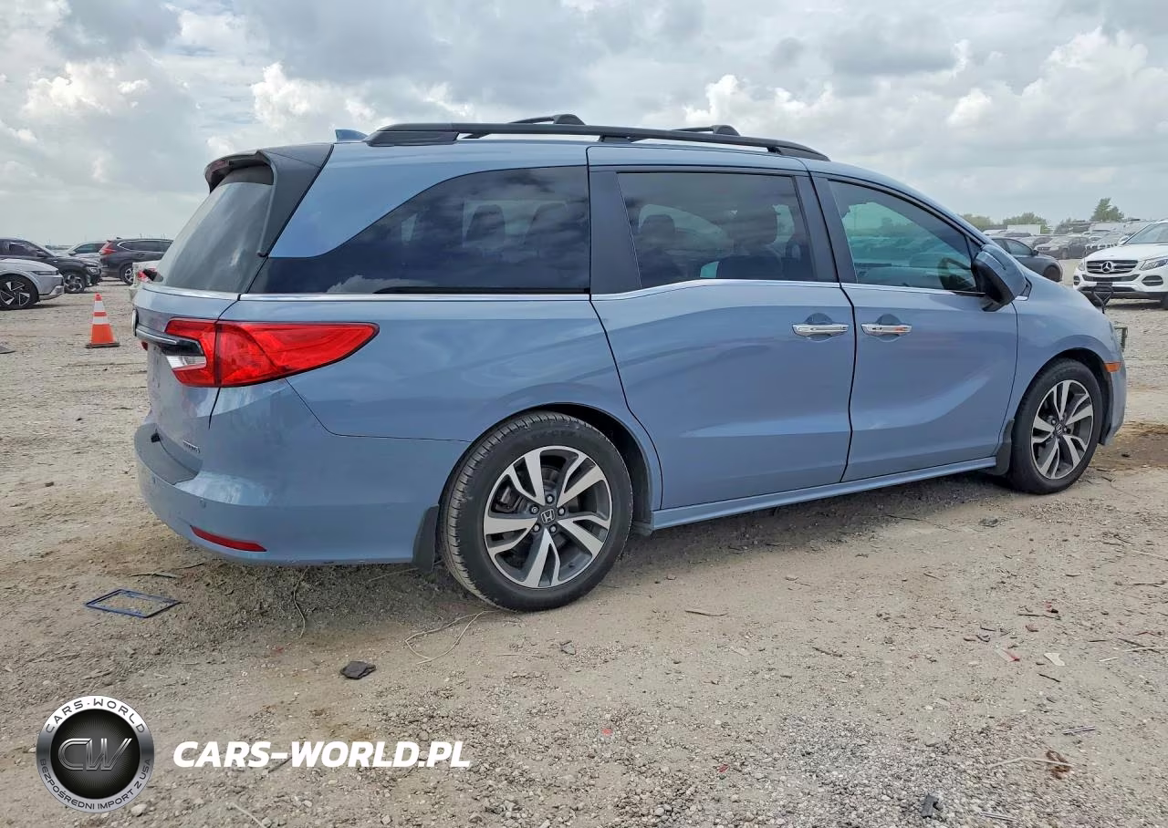 2023 Honda Odyssey Touring VIN:5FNRL6H87PB026098 - 3