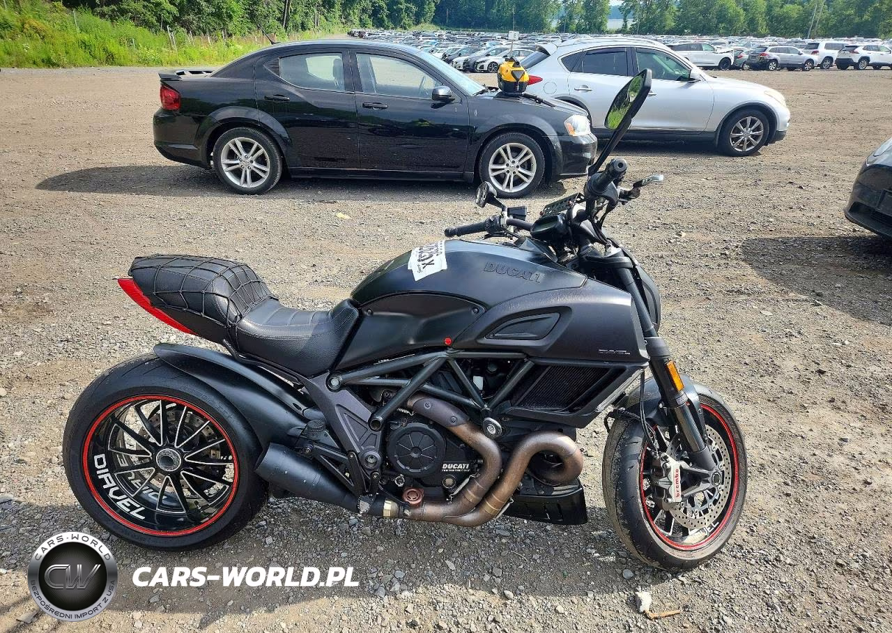 2015 Ducati Diavel – zdjęcie 1 z 9