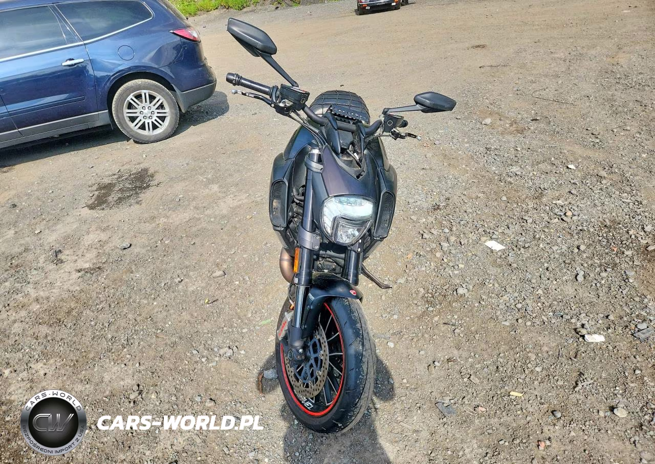 2015 Ducati Diavel VIN:ZDM13BSW7FB022099 - 2