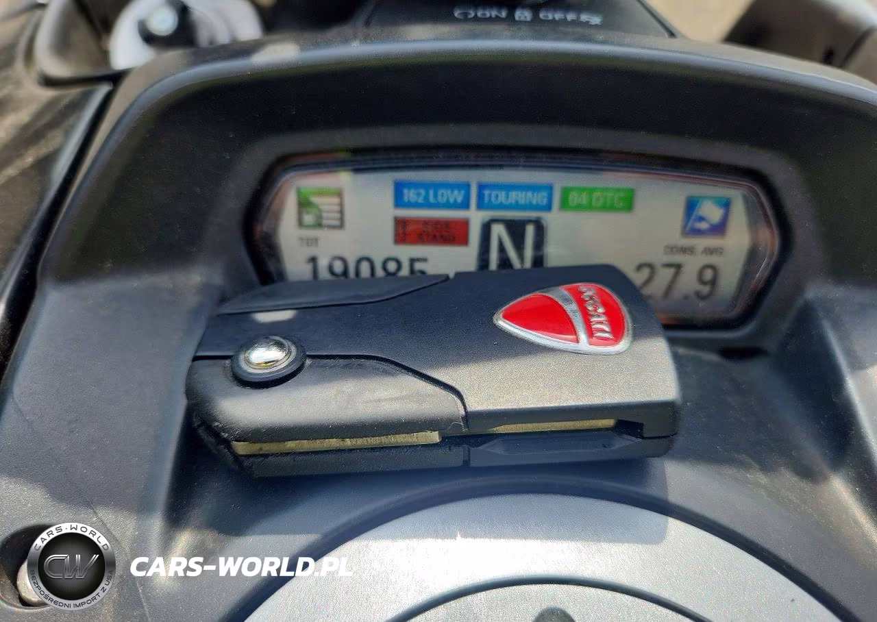 2015 Ducati Diavel VIN:ZDM13BSW7FB022099 - 8