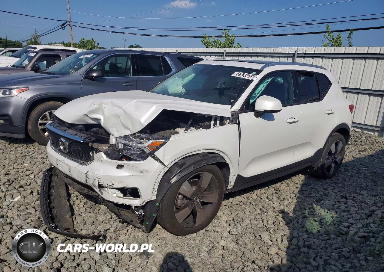 2021 Volvo Xc40 T5 Momentum
