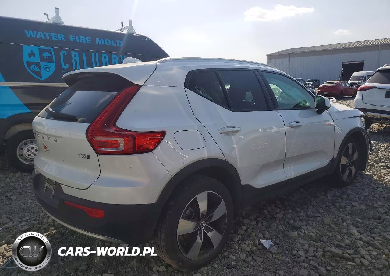 2021 Volvo Xc40 T5 Momentum VIN:YV4162UK2M2465235 - 3