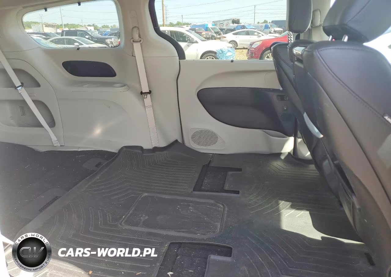 2019 Chrysler Pacifica Touring L Plus VIN:2C4RC1EG3KR722128 - 11